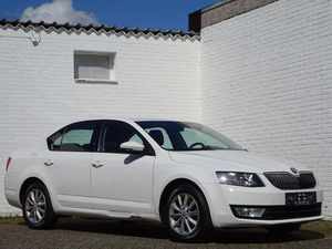 Octavia 2020 d'occasion, conduite à gauche, moteur 8L Turbo, boîte automatique, traction avant, intérieur foncé, essence, berline Aspire, toit ouvrant - Product Image 4