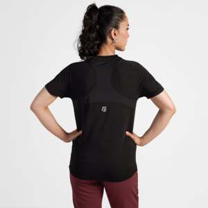 เสื้อยืดออกกำลังกาย Stride Fitness Apparel สีดำ - Product Image 1