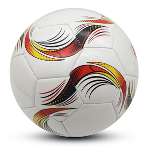 ลูกฟุตบอลพีวีซีแบบมีตะเข็บขนาด5ทนทานสไตล์คลาสสิกสำหรับเครื่องฝึกอบรมมีการเย็บ OEM/ODM รองรับการ MOQ 10ชิ้น - Product Image 3