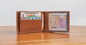 Porte-cartes d'identité vintage personnalisable Artha WT16c, minimaliste, en cuir de vache véritable, fait main, pour poche avant, unisexe - Product Image 3