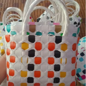 กระเป๋าผ้าน้ำหนักเบาและทนทานเหมาะสำหรับการช้อปปิ้งการเดินทางและการพกพาในชีวิตประจำวัน - Product Image 1