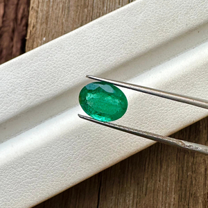 Piedra de corte ovalado de esmeralda de Zambia Natural muy increíble de 9x7 MM con piedras preciosas sueltas de buena calidad de brillo para hacer joyas de 1,79 quilates - Product Image 1