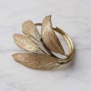 Anneaux porte-serviettes épais et audacieux en or pour les événements de Noël et de mariage - Product Image 3