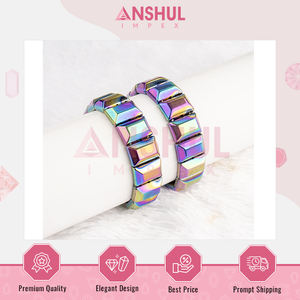 Bracelets en pyramide carrée en quartz aura, lisses et polis, faits à la main, extensibles, pour la méditation et l'aromathérapie, en vente - Product Image 4