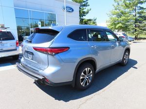 Neatly Used 2022 T-o-o-y-o-t-a Highlander XLE AWD Plus Accident Free LHD/RHD <b>Drive</b> - Product Image 1
