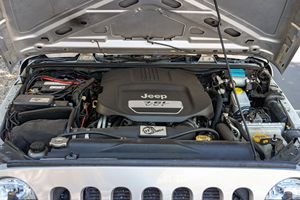 Jeep Wrangler Unlimited Sahara 4x4 JK-8 Conversion USADO del 2012 - Product Image 5