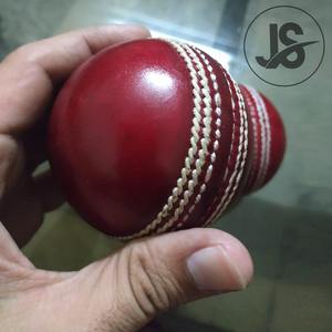 Ballon de cricket en cuir anglais rigide pour le cricket, fabriqué au Pakistan - Product Image 2