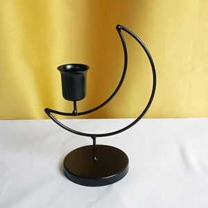 Nuevo soporte de vela en forma de luna de diseñador elegante hecho de candelabro de hierro perfecto para velas de mesa de comedor a precio de mayorista - Product Image 4