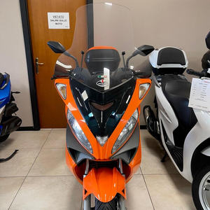 MALAGUTI MADISON 250 3 Scooter de Dos Ruedas con Motor sin Escobillas y Conectividad con Aplicación Inteligente - Product Image 4