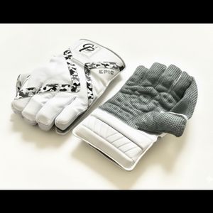 Guantes Profesionales de Cuero para Críquet - Serie Élite 2026 con Agarre Octopus y Protección Contra Impactos XRD, Hechos en Pakistán - Product Image 3