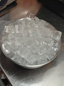 เครื่องทำน้ำแข็งก้อนใหญ่เชิงพาณิชย์และอุตสาหกรรม เครื่องอัดอากาศยี่ห้อ Emerson ตัวเครื่อง<span class=keywords><strong>ส</strong></span><span class=keywords><strong>แตน</strong></span><span class=keywords><strong>เล</strong></span><span class=keywords><strong>ส</strong></span> ผลิต<span class=keywords><strong>น้ำ</strong></span>แข็งได้ 100-500 กิโลกรัมต่อวัน ราคาแข่งขัน - Product Image 5