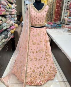 Venta al por mayor de fábrica de tela Georgette DE TRABAJO cortada para vestido de mujer de proveedor indio a precio de exportación - Product Image 3