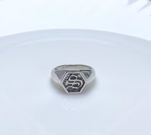 แหวนเงินแท้ 925 สไตล์มินิมอล แหวนตัวอักษร - Product Image 1