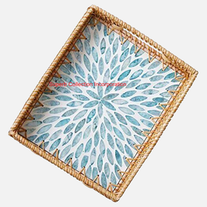 Bandeja de servicio de caña de ratán cuadrada hecha a mano con incrustaciones de nácar elegante bandeja de mesa con incrustaciones de concha decorativa para decoración del hogar - Product Image 5