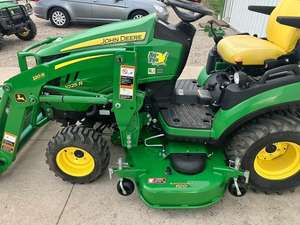 Tractor Agrícola John Deere 1025R Usado de Alta Calidad, Cortadora de Césped de 25 HP, Motor 120R, Excelentes Cargadores, Rodamientos para Uso Agrícola - Product Image 6