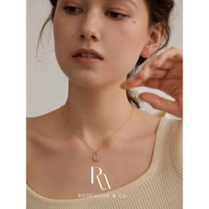 Collana Trendy con Pendente in Opale Bianco, Forme Geometriche a Cuore e Numeri, Catena in Acciaio Inossidabile Placcato Oro con Diamanti - Product Image 5