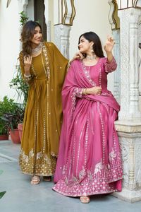 เสื้อผ้าพื้นเมืองอินเดียและปากีสถานแบบดั้งเดิมสำหรับผู้ใหญ่ - Product Image 4