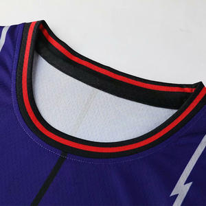 เสื้อบาสเก็ตบอลแบบกำหนดเอง สไตล์เรโทร สำหรับผู้ชาย ปักด้วยเทคนิค Tackle Twill  ชุดบาสเก็ตบอลวินเทจ ผ้าตาข่าย ชุดยูนิฟอร์มเสื้อบาสเก็ตบอล - Product Image 4