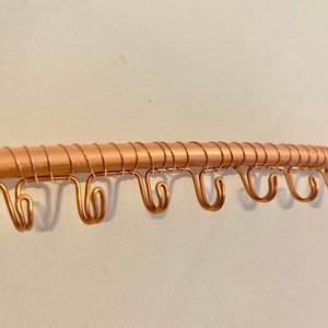 GRAN DESCUENTO; el marco de metal resistente garantiza una durabilidad a largo plazo, lo que lo convierte en una solución de almacenamiento de joyas rentable. - Product Image 4