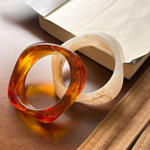 กำไลข้อมืออะคริลิคสำหรับผู้หญิงทรงสี่เหลี่ยมลายฮาโลย้อมสีใหม่ - Product Image 4