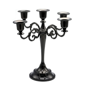 Portavelas decorativo de metal elegante y duradero diseñado para complementar una variedad de temas de decoración de interiores - Product Image 2