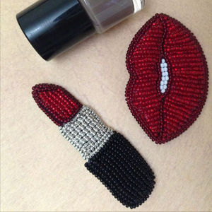 Cuentas de Piedras Preciosas Talladas en Forma de Flor de Cuarzo Cristal Natural, Dijes, Llaveros de Aleación, Precio al por Mayor, Resistentes al Agua y Duraderos - Product Image 1