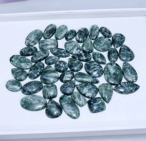 พลอยเซราฟินิตธรรมชาติขัดเงา รูปทรงคาโบชอง สำหรับทำเครื่องประดับ คุณภาพสูง รูปทรงหลากหลาย - Product Image 1