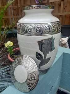 Urne funéraire double pour cendres, blanche avec rose argentée, pour hommes adultes - Product Image 4