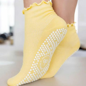 Calcetines Antideslizantes Amarillo Mantequilla, Calcetines de Yoga y Pilates de Corte Bajo, Suela Antideslizante, Soporte de Arco Elástico y Suave, Estilo Fitness - Product Image 1