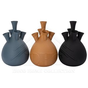 Vase à fleurs en métal fabriqué à la main de couleur noire avec des formes uniques et audacieuses disponibles au prix de gros - Product Image 5