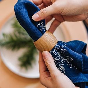 Rond de serviette en bois fabriqué à la main design inspiré de la ferme rustique idéal pour les mariages fêtes repas de tous les jours bel accessoire - Product Image 1