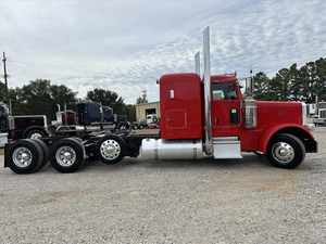 À vendre : Camion semi-remorque 389 Tri Axle Sleeper d'occasion 2021 - Sleeper à toit plat 550HP, boîte manuelle 13 vitesses, exportation mondiale porte-à-porte - Product Image 3