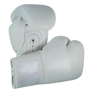 Gants de boxe à lacets personnalisés avec rembourrage haute densité en cuir PU de qualité supérieure et ajustement sécurisé pour l'entraînement et l'utilisation professionnelle - Product Image 2