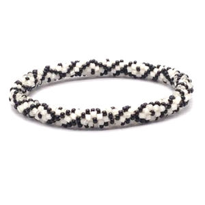 Colección Exclusiva de Joyería de Moda para Mujer de Alta Calidad, Pulseras de Cuentas de Vidrio Hechas a Mano en Varios Colores, Origen Nepal - Product Image 1