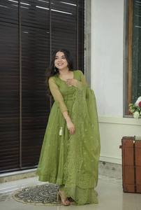นำเสนอคอลเลกชันดีไซเนอร์ใหม่ในชุดงานปักและชุด dupatta แบบเย็บพร้อมใส่ - Product Image 4