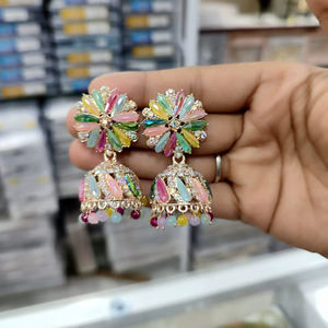 Fournisseur de boucles d'oreilles Jhumka Jhumki en or plaqué indien, bijoux de mariée indiens pour mariage, ensemble de bijoux de mode festif - Product Image 1