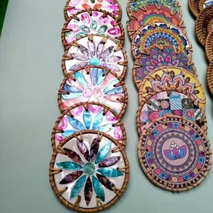 VENTA CALIENTE Bandeja de ratán redonda tejida con Incrustaciones de nácar y asas - Product Image 4