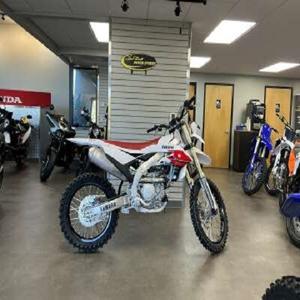 Motocicleta de motocross YZ450F premier 100% original de 450cc y cuatro tiempos diseñada para competición. - Product Image 1