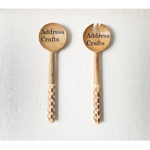 Precio al por mayor juego de servidor de ensalada de madera con mango de resina cuchara de ensalada nórdica tenedor logotipo personalizado herramientas de cocina para ensalada utensilios de cocina - Product Image 1