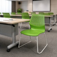 Chaise de conférence moderne en plastique perforé avec structure et dossier métalliques pour salles de classe et auditoriums (sièges de formation)
