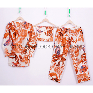 Conjunto de pijama floral tropical para verano Conjunto de pijama con estampado de bloques de mano inspirado en la naturaleza con diseño intrincado y color vibrante - Product Image 5