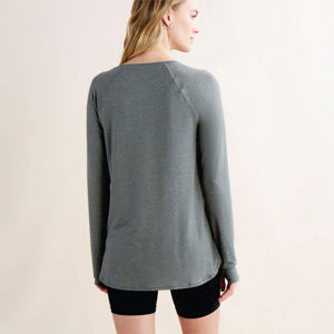 Camiseta de manga larga de secado rápido antiolor para mujer con tela suave transpirable perfecta para fitness y ropa informal - Product Image 2