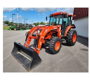 Tracteur agricole diesel Kubota M5700 de qualité supérieure, quatre roues motrices, machine fiable pour les besoins d'agriculture commerciale - Product Image 1