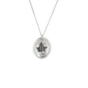 Collar de Plata de Ley 925 con Diseño de Hojas Blancas y Negras, Engaste de Bisel, Bañado en Rodio, Forma Geométrica, Incrustaciones de Circonita como Piedra Principal - Product Image 1