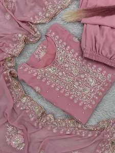 Femmes Designer Kurta Sharara Dupatta ensemble mode attrayante pour pakistanais tenue de fête de mariage robe en gros à Surat - Product Image 5