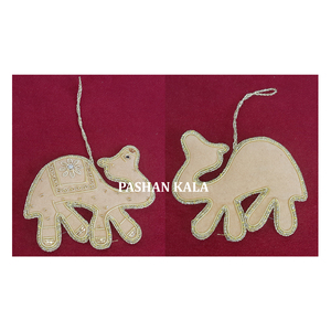 Prix le plus bas, les plus belles décorations de Noël en forme de chameau, couleur jaune clair, broderie zari, à suspendre pour la décoration de l'arbre - Product Image 1