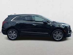 XT5 Premium Luxury 2024, Tracción en las Cuatro Ruedas, Caja de Cambios Automática, Techo Panorámico Izquierdo, Cámara Trasera, Motor Inteligente de 4L, Techo de Aleación de Aluminio - Product Image 4