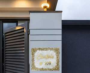 Personalized Resin Name <b>Plate</b> | White and Gold Crystal Geode <b>Door</b> Sign | Customized Luxury Home Entrance Plaque - Product Image 4