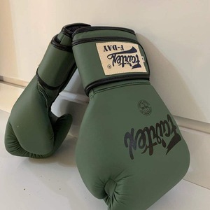 นวมชกมวย Fairtex คุณภาพสูงสุด หนังแท้สีเขียว น้ำหนักเบา กันน้ำ แบบผูกเชือก สำหรับฝึกซ้อมและแข่งขัน MMA มวยไทย - Product Image 4