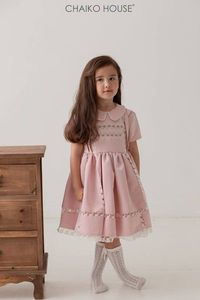 ชุดเดรสเด็กผู้หญิงสไตล์วินเทจ Keva สำหรับฤดูหนาว สีขาว ปักลาย สำหรับคริสต์มาสและโอกาสพิเศษ ดีไซน์คอกลม - Product Image 2